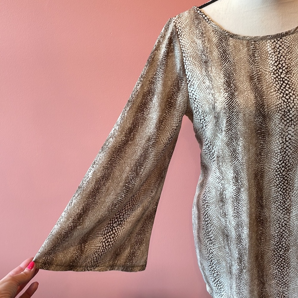 Brown and white snake print top Sz M